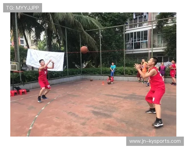 琑员如何在比赛中提高传球穿透力与线路选择，传球配合训练